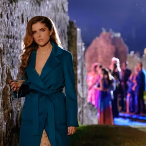 Photos/Video: Anna Kendrick, Andrew Rannells, & More in ANOTHER SIMPLE FAVOR…