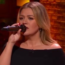 Video: Watch Kelly Clarkson Sing 'I Get a Kick Out of You' From ANYTHING GOES