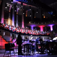 BWW Review: THE WASHINGTON CHORUS A CANDLELIGHT CHRISTMAS at The Music Center At…