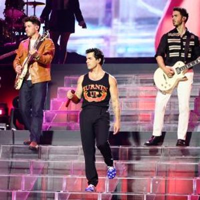 Jonas Brothers Announce New Single LISTEN WHEN SAD