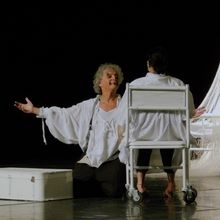 Crítica: ÍCARO at Teatro De La Ciudad Esperanza Iris