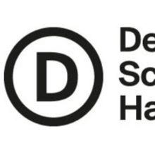 Lina Beckmann nimmt Auszeichnung „Schauspielerin des Jahres“ entgegen