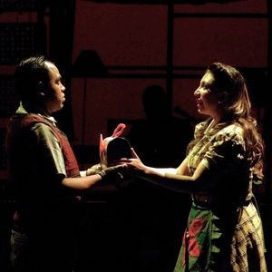 CRÍTICA: ODIO QUE LOS ABRAZOS NO DUREN MÁS DE CUATRO HORAS at Teatro Del Bosqu