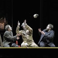 BWW Review: New HAMLET Makes Its Mark at the Met with Stellar Cast, Impressive…