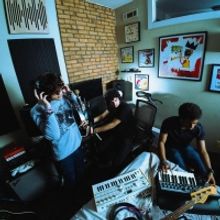 poptropicaslutz! & aldrch Share New Single 'wow!'