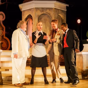Review: TWELFTH NIGHT gives a taste of La Dolce Vita at Maynardville