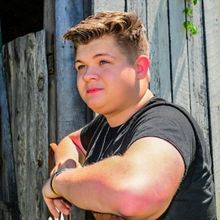 Video: Country Traditionalist Alex Miller Debuts 'My Daddy's Dad'