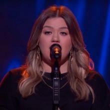 VIDEO: Kelly Clarkson Covers 'You've Really Got a Hold On Me'