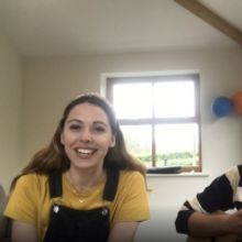 Living Room Concerts: Phoebe Fildes Sings Jonathan Reid Gealt's 'Quiet'