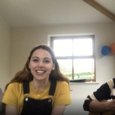 Living Room Concerts: Phoebe Fildes Sings Jonathan Reid Gealt's 'Quiet'