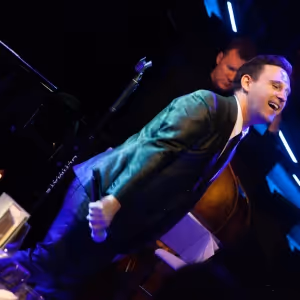 Review: No Blue Patrons At Chelsea Table + Stage After Nicolas King's SHAKING THE…