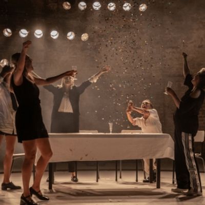 Review: THE YEARS, Almeida Theatre