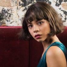 VIDEO: Eva Noblezada Visits Backstage LIVE with Richard Ridge- Watch Now!
