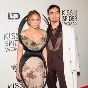 Photos: Jennifer Lopez, Tonatiuh, & More Attend KISS OF THE SPIDER WOMAN Red Carpet…