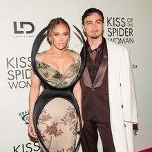 Photos: Jennifer Lopez, Tonatiuh, & More Attend KISS OF THE SPIDER WOMAN Red Carpet E