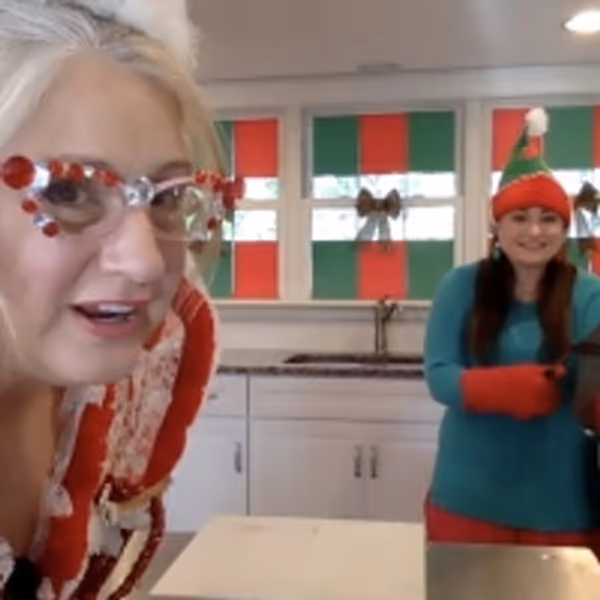 BWW Exclusive: Ms Clauz's Corner- Chocolate Bark - Broadway Theater Video