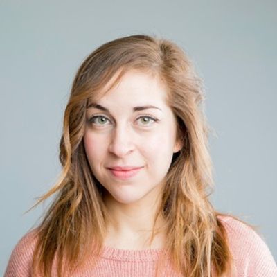 Irina Arenas: A Spanish Solo Artist Redefining Queer Theater, Micro-Musicals, and Political Performance on Both Sides of the Atlantic