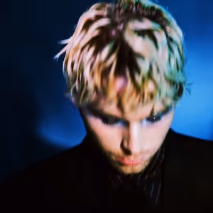 Luke Hemmings Releases New Single 'Shakes'