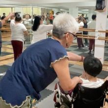 Estudiantes Del Taller De Expresión Corporal Para Personas Con Discapacidad Dedicaro