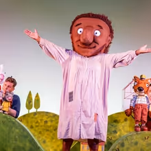 THE SMARTEST GIANT IN TOWN to Return to London's West End This Christmas
