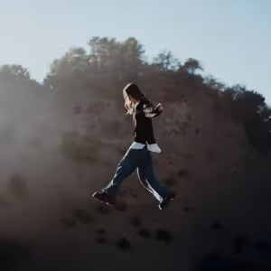 Photos: Julia Gartha Releases New EP CALIFORNIA'S KILLING ME Video
