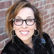 Review: THE LINEUP Brings Variety and a Vivacious Volcanic Hostess at Birdland