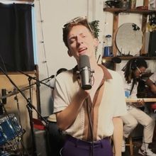 Video: Andrew Barth Feldman Performs Funky Rendition of 'Popular' From WICKED