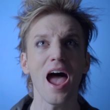 TV: Guido Balzaretti en un nuevo spot de QUERIDO EVAN en Buenos Aires