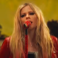 VIDEO: Watch Avril Lavigne & Travis Barker Perform 'Bite Me' on THE TONIGHT SHOW