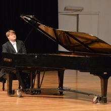 El Pianista Ruso Oleg Khudyakov Cautivó Al Público Con Danza Macabra En El Conserva