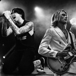 Voilà Releases New Song 'Nevergreen' Featuring Kellin Quinn