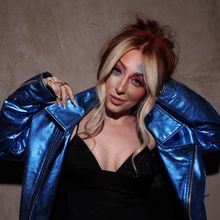 Listen: Kelsie Watts Releases New Holiday Single 'Christmas In New York'