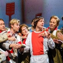 Feature: 14 HET THEATERSPEKTAKEL OVER JOHAN CRUIJFF WEGENS GROOT SUCCES VERLENGD at A