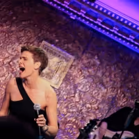 BWW Review: Jenn Colella Leaves Audience Sated and Elated With YOU ARE HERE at…