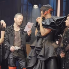 Video: Matt Cardle Honours KINKY BOOTS Co-Star Johannes Radebe During Curtain Call