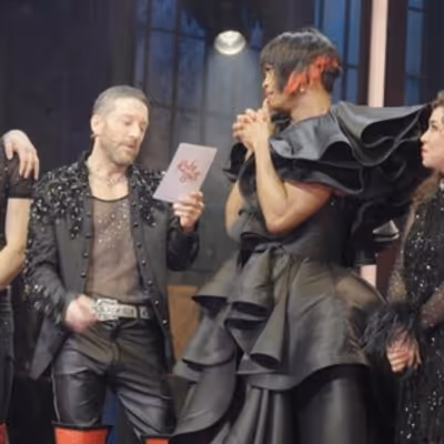 Video: Matt Cardle Honours KINKY BOOTS Co-Star Johannes Radebe During Curtain Call