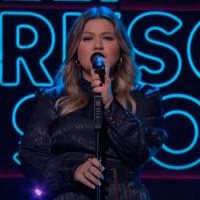 VIDEO: Kelly Clarkson Covers 'Nothing Compares 2 U' Video