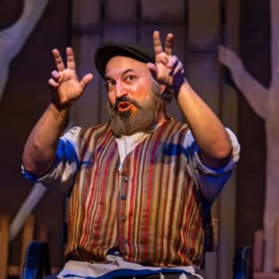 Review: FIDDLER ON THE ROOF at The Candlelight Theatre