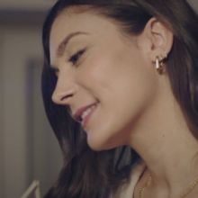 VIDEO: Olivia Moore Sings 'Hopelessly Devoted To You' From GREASE