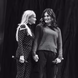 Video: Kristin Chenoweth Surprises Idina Menzel at REDWOOD