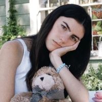 Avery Lynch Shares 'The Kids Table' EP