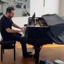 VIDEO: Pianist Igor Levit Streams 'House Concerts' on Twitter