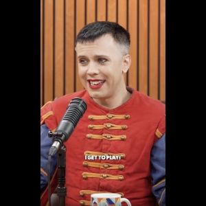 Video: Amy Poehler and Cole Escola Share Theatre Banter