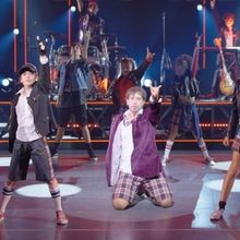 TV: Estrenamos el video de 'Toma Ya El Poder' de SCHOOL OF ROCK
