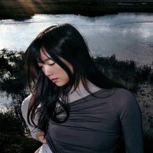 Sarah Kinsley Confirms Debut Album 'Escaper' Coming in September