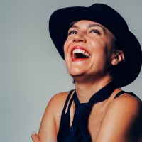 BWW Interview: Lesley Fera on Creating the PRETTY LITTLE WINE MOMS Podcast