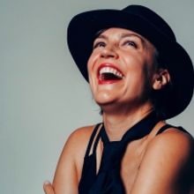 BWW Interview: Lesley Fera on Creating the PRETTY LITTLE WINE MOMS Podcast