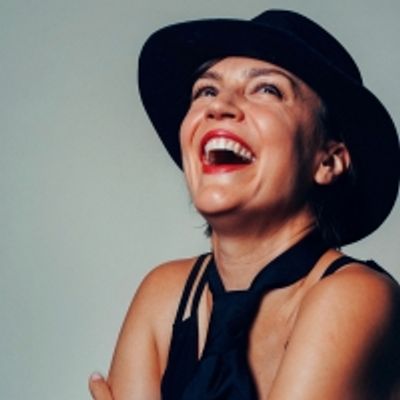 BWW Interview: Lesley Fera on Creating the PRETTY LITTLE WINE MOMS Podcast