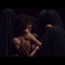 Fela Domínguez presenta su nuevo single 'Un Lugar Mejor'