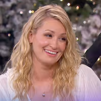 Video: Beth Behrs Reveals Dream to Star in THE SOUND OF MUSIC on Broadway Video